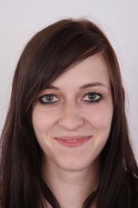 1. Download full pics of Eliska (22) from czechcasting.com