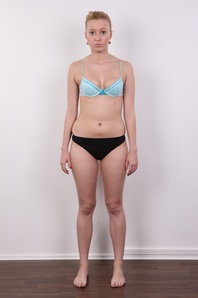 8. Download full pics of Veronika (19) from czechcasting.com