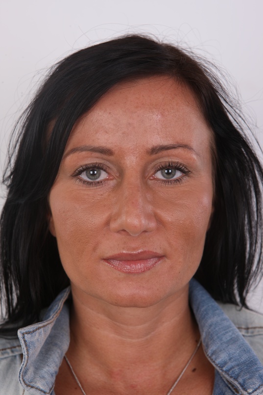 1. Download full pics of Alexandra (33) from czechcasting.com