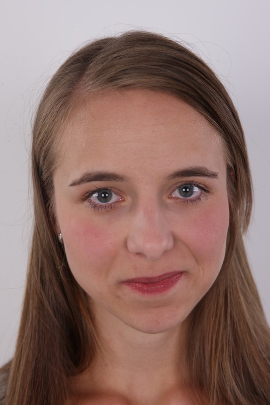 1. Download full pics of Denisa (22) from czechcasting.com