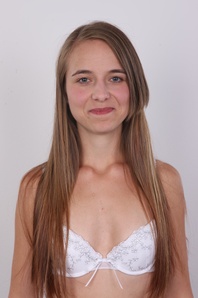 4. Download full pics of Denisa (22) from czechcasting.com