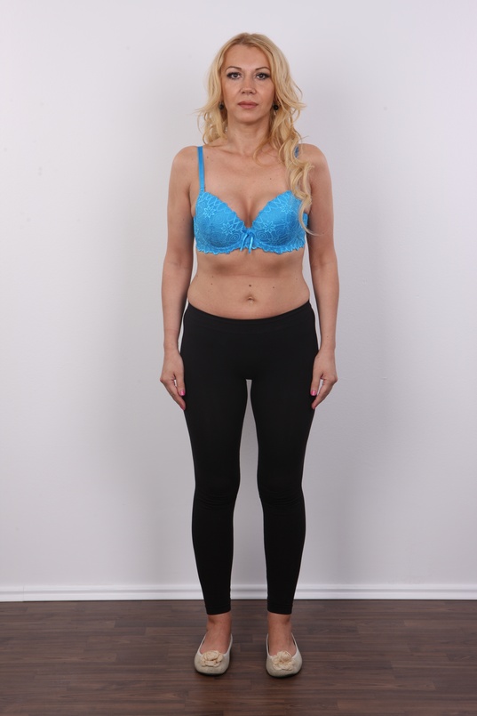 4. Download full pics of Marcela (40) from czechcasting.com