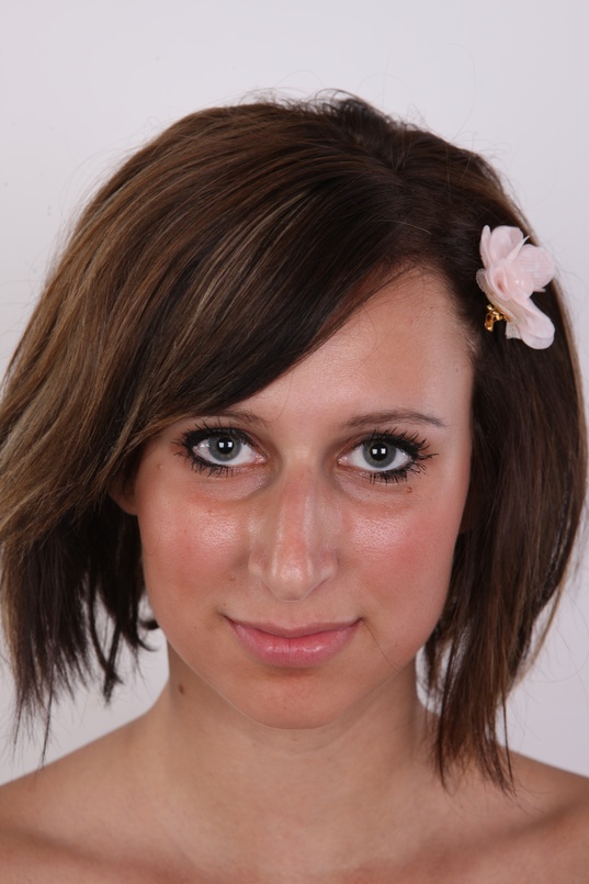 1. Download full pics of Nela (19) from czechcasting.com