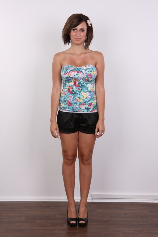 2. Download full pics of Nela (19) from czechcasting.com