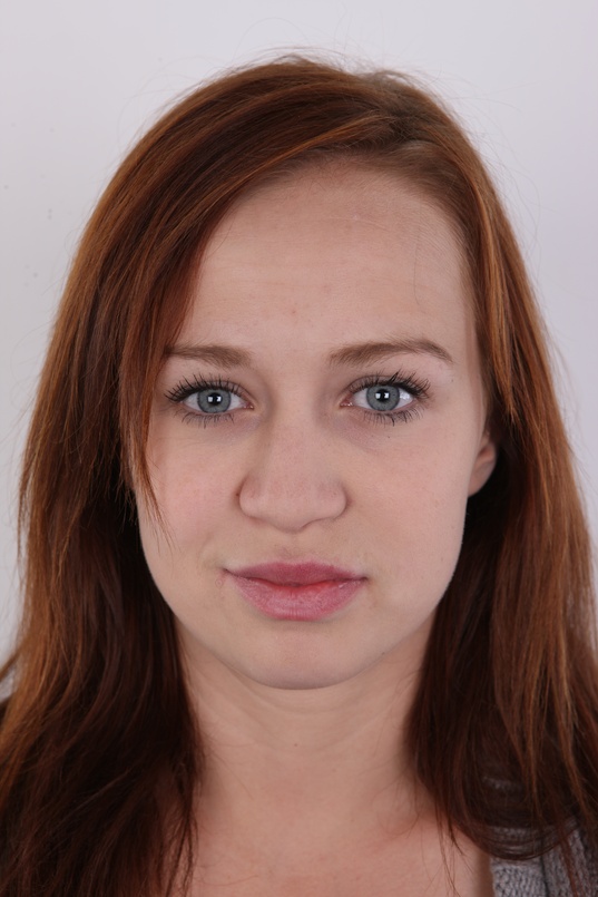 1. Download full pics of Dominika (20) from czechcasting.com