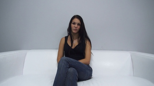 1. Download full pics of Petra (22) from czechcasting.com