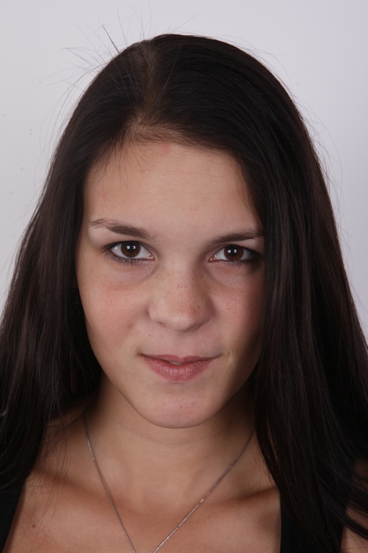 1. Download full pics of Petra (22) from czechcasting.com