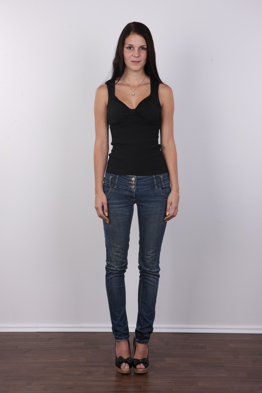 2. Download full pics of Petra (22) from czechcasting.com