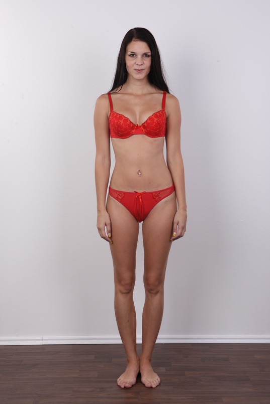 4. Download full pics of Petra (22) from czechcasting.com