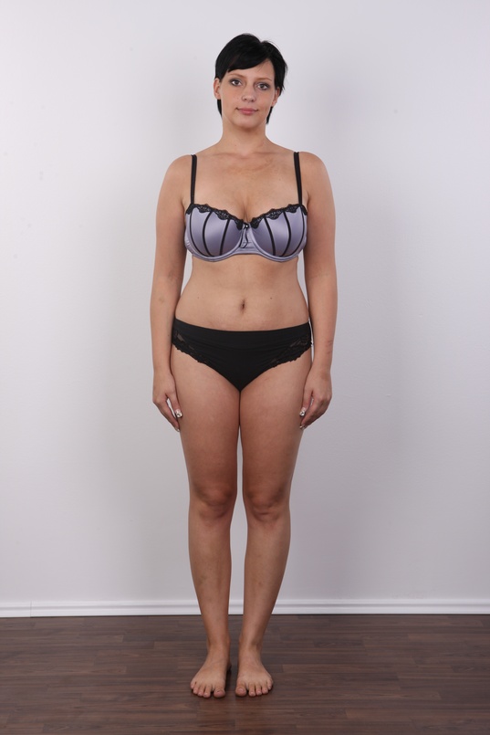 7. Download full pics of Katerina (30) from czechcasting.com