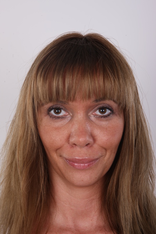 1. Download full pics of Michaela (35) from czechcasting.com