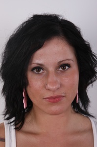 1. Download full pics of Veronika (25) from czechcasting.com