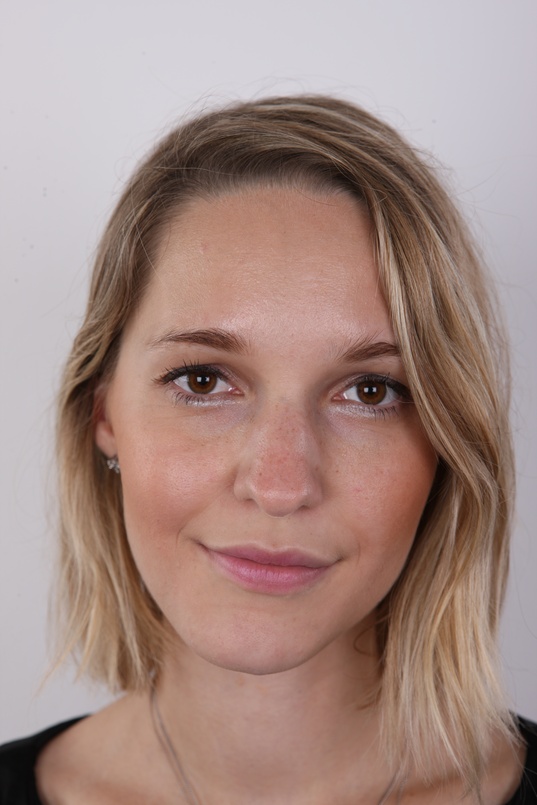 1. Download full pics of Tereza (25) from czechcasting.com