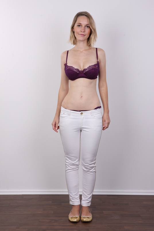 3. Download full pics of Tereza (25) from czechcasting.com