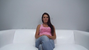 1. Download full pics of Sona (19) from czechcasting.com