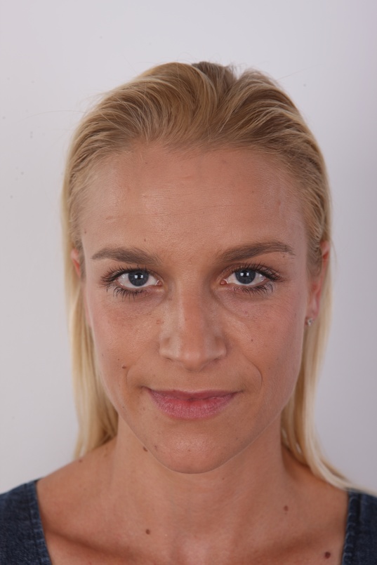 1. Download full pics of Lucie (33) from czechcasting.com