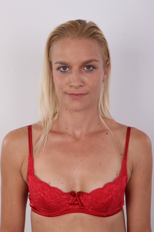 7. Download full pics of Lucie (33) from czechcasting.com
