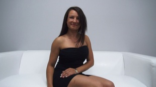 1. Download full pics of Jana (30) from czechcasting.com