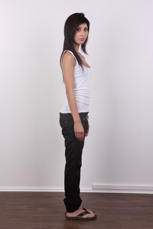 3. Download full pics of Isabela (18) from czechcasting.com