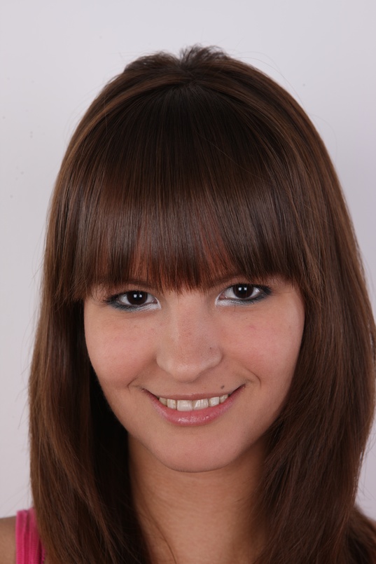 1. Download full pics of Romana (26) from czechcasting.com