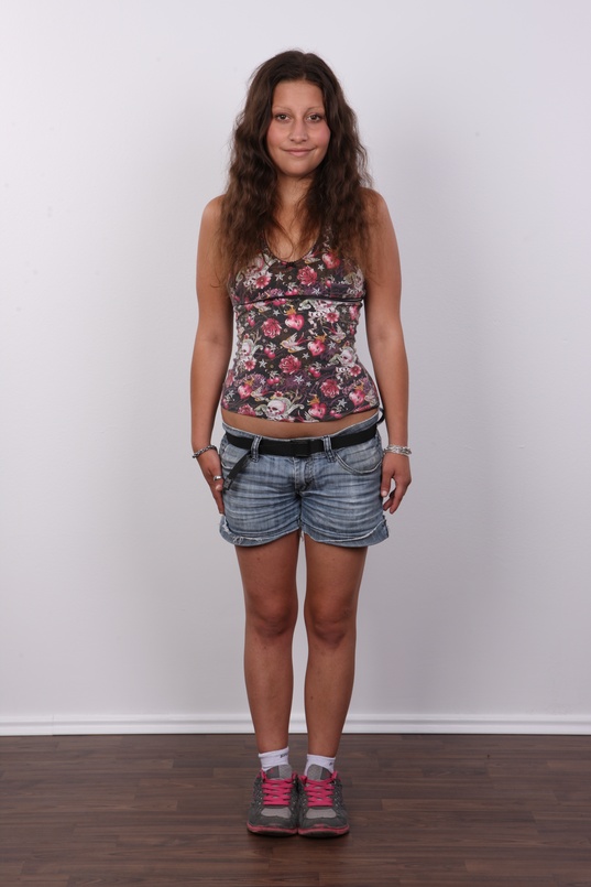 2. Download full pics of Petra (24) from czechcasting.com