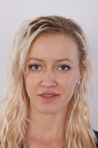 1. Download full pics of Jana (26) from czechcasting.com