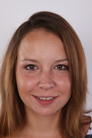 1. Download full pics of model Karolina (29) from czechcasting.com