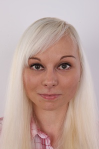 1. Download full pics of Kamila (25) from czechcasting.com