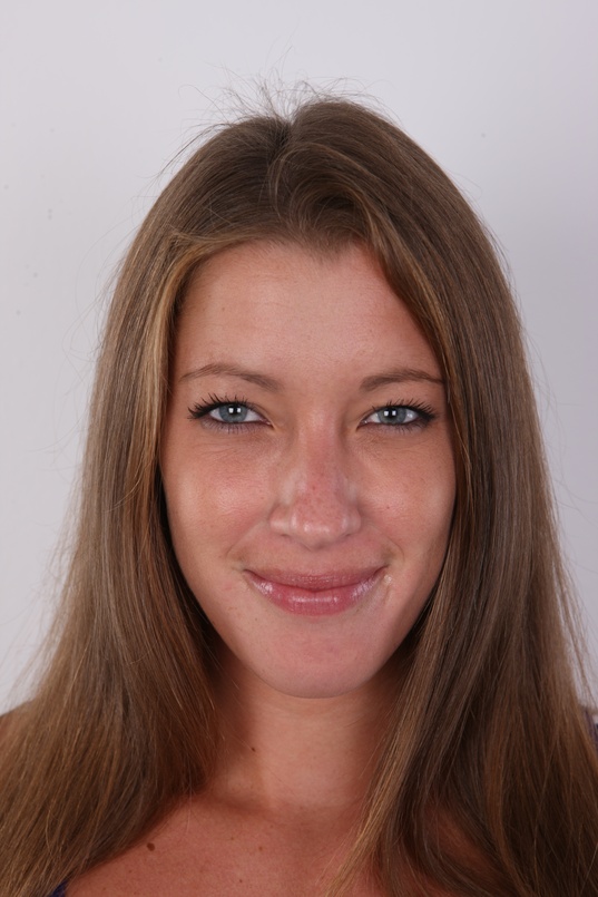 1. Download full pics of Eliska (26) from czechcasting.com