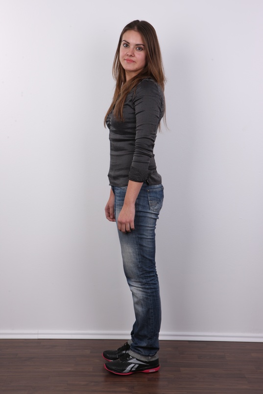 3. Download full pics of Monika (21) from czechcasting.com