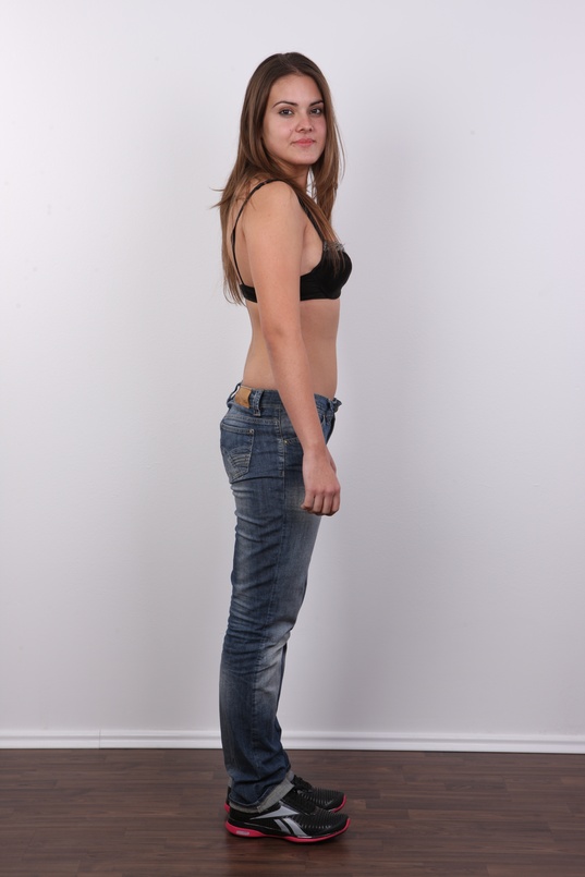 5. Download full pics of Monika (21) from czechcasting.com