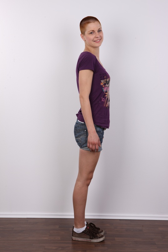 3. Download full pics of Ivana (22) from czechcasting.com