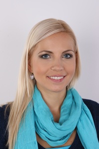 1. Download full pics of Jenny (29) from czechcasting.com