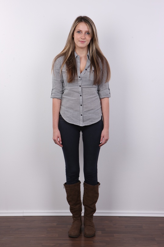 2. Download full pics of Vendula (20) from czechcasting.com