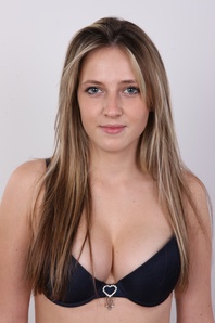 6. Download full pics of Vendula (20) from czechcasting.com