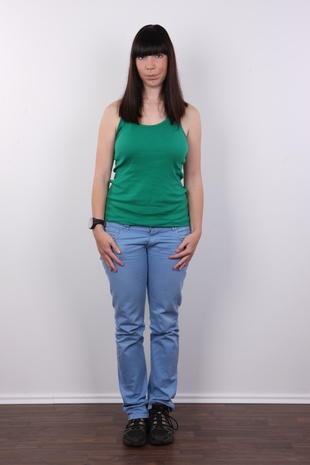 2. Download full pics of model Zuzana (18) from czechcasting.com