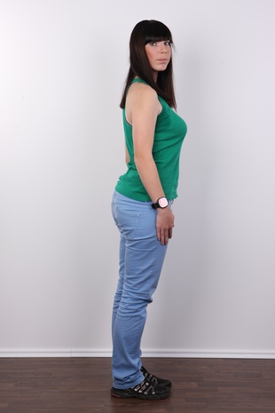 3. Download full pics of model Zuzana (18) from czechcasting.com