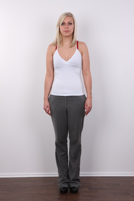 6. Download full pics of Veronika (23) from czechcasting.com