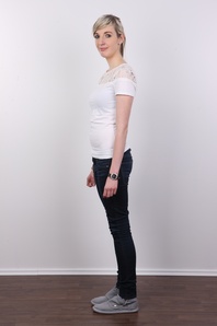 3. Download full pics of Klara (21) from czechcasting.com