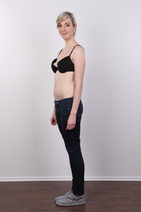 5. Download full pics of Klara (21) from czechcasting.com