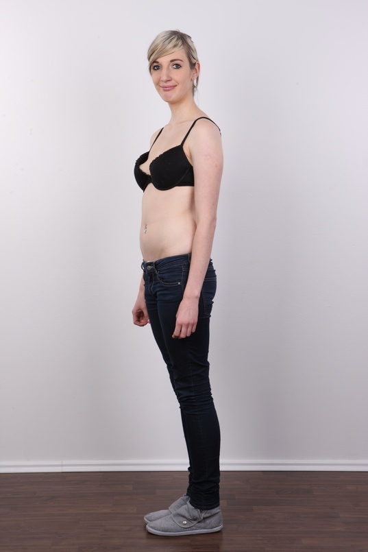 5. Download full pics of Klara (21) from czechcasting.com