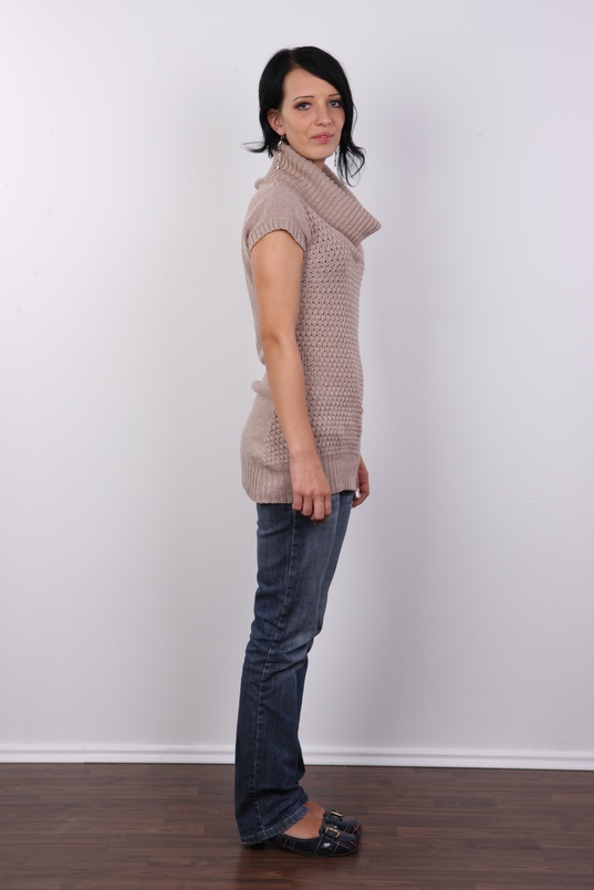 4. Download full pics of Lucie (26) from czechcasting.com