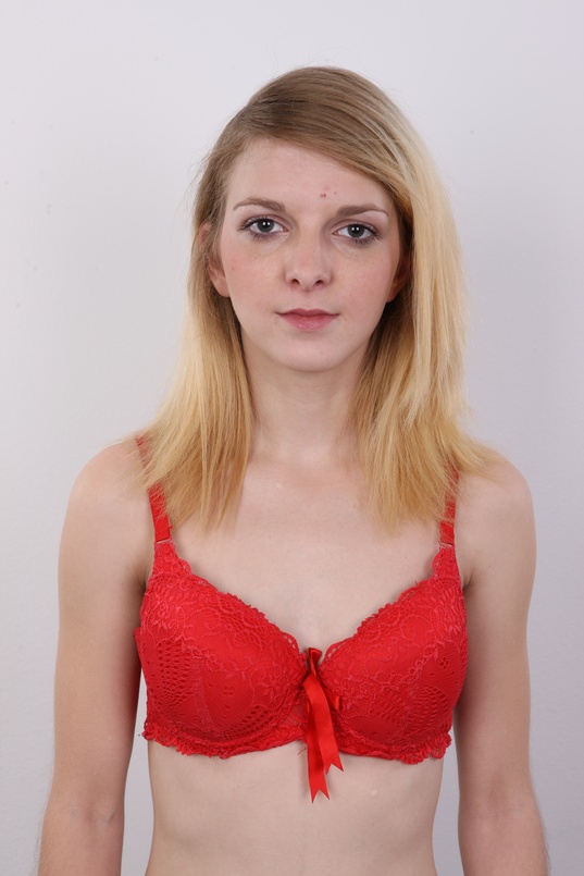 6. Download full pics of Eliska (21) from czechcasting.com