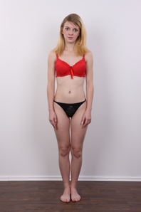 7. Download full pics of Eliska (21) from czechcasting.com