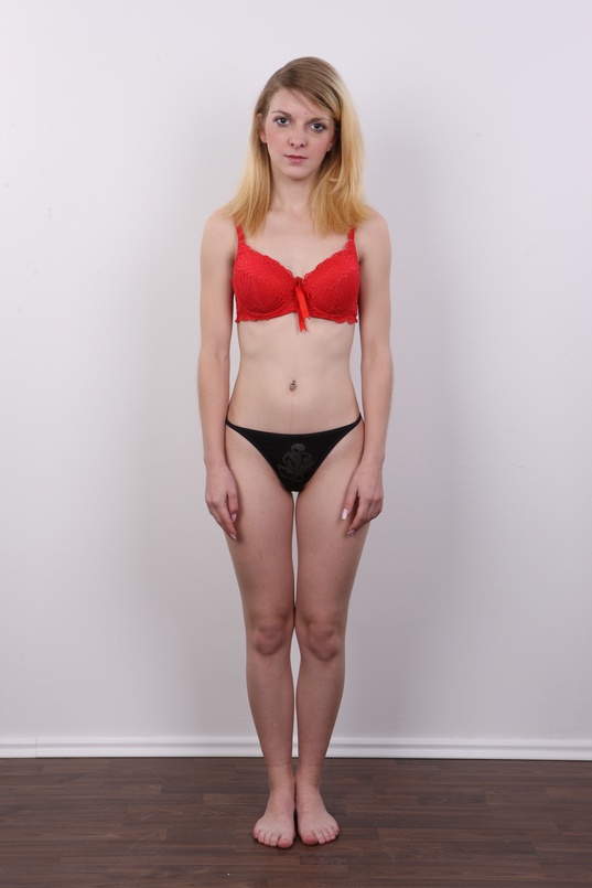 7. Download full pics of Eliska (21) from czechcasting.com