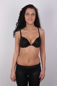 6. Download full pics of Sandra (28) from czechcasting.com