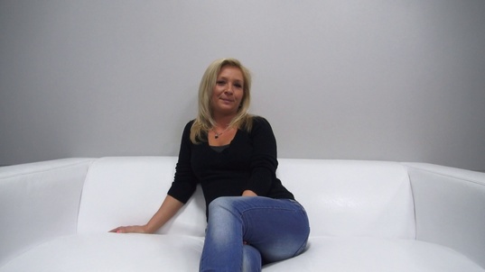 1. Download full pics of Pavlina (28) from czechcasting.com