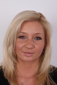 1. Download full pics of Pavlina (28) from czechcasting.com