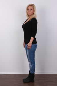 3. Download full pics of Pavlina (28) from czechcasting.com