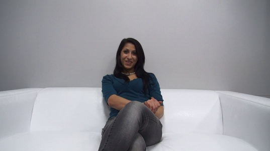 1. Download full pics of Ilona (19) from czechcasting.com